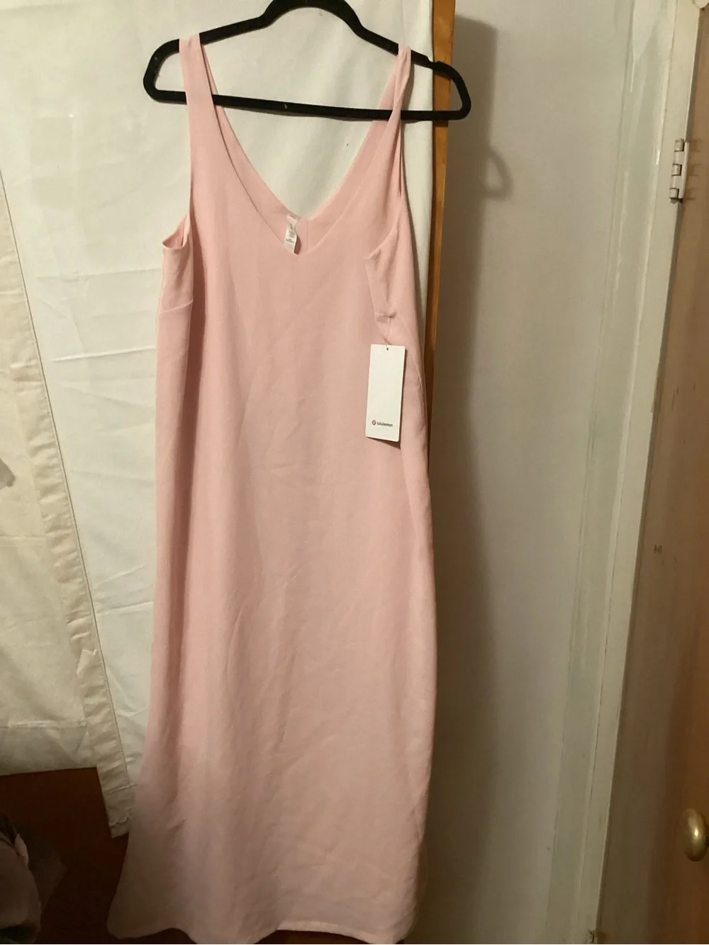 LULULEMON V neck midi dress sweat wicking easy dry  NWT SZ 10 Barbie core